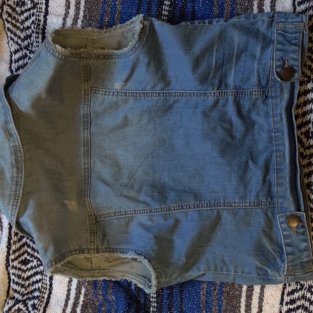 2 for $15! Cropped Denim Vest - Picture 3 of 5